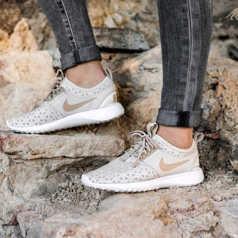 NIKE ✔️ Nude Sneakers
